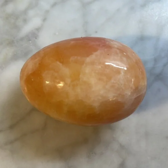 Vtg pink orange alabaster marble stone egg. 3” tall; 1-3/4” wide; 150grams - Picture 3 of 4